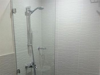 V Hotel 3*