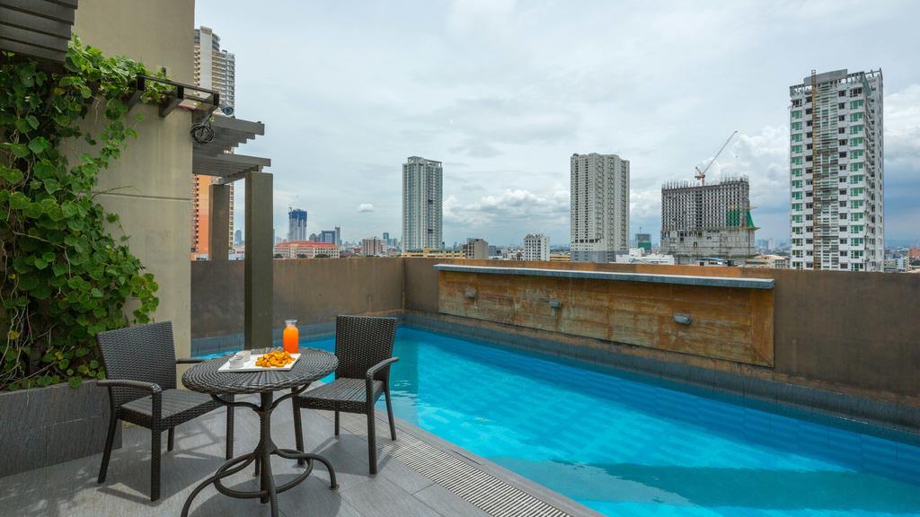 V Hotel Manila
