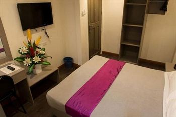 V Hotel 3*